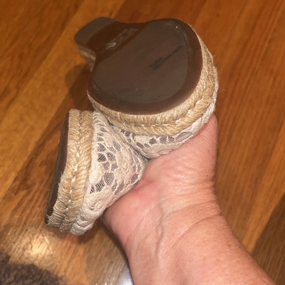 Schutz ladies espadrilles size 8, lacy front, no ribbons - Picture 5 of 8